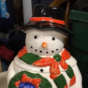 Christmas Snowmen Ceramic Cookie Jar.